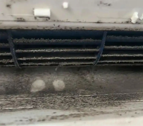 开州空调吹的风有股烧焦味是怎么回事